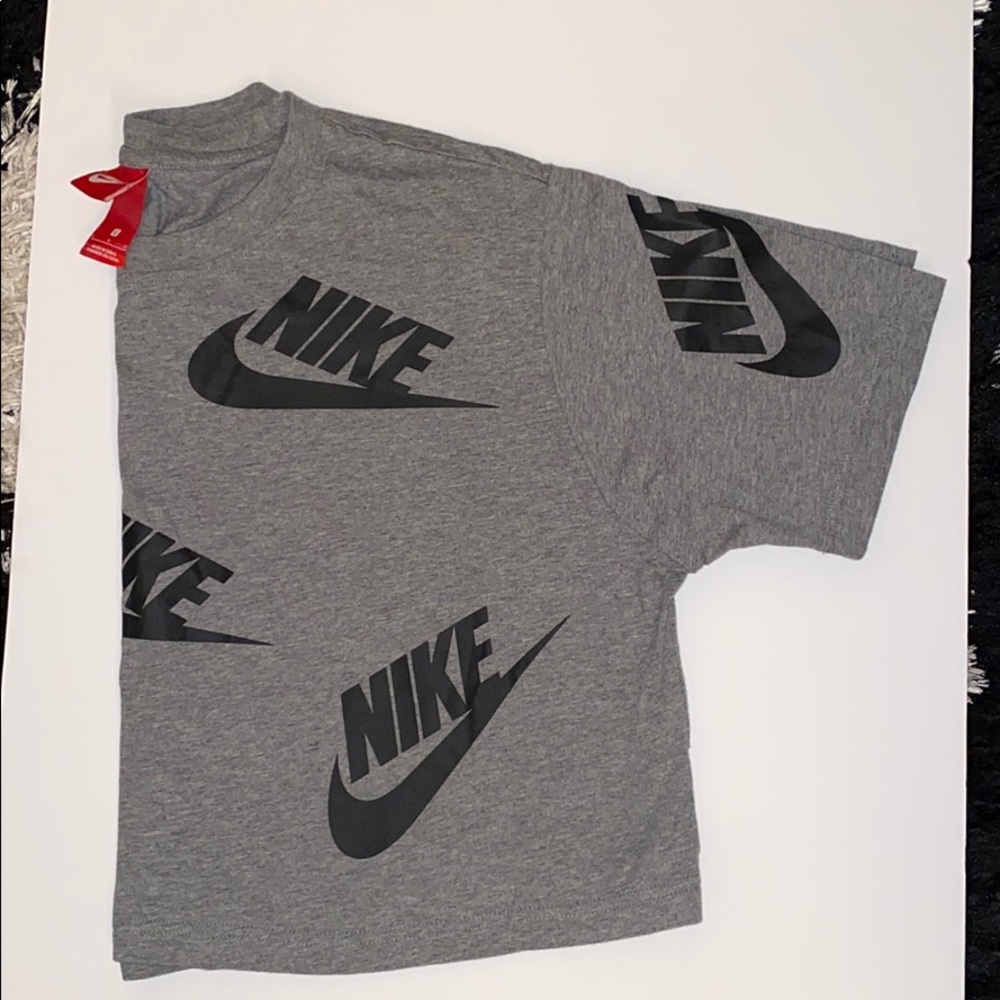 Cropped Nike t-shirt!! 🖤